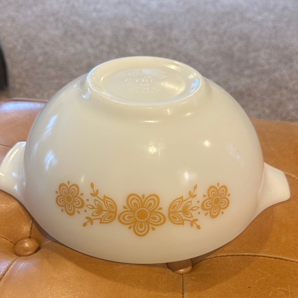 Vintage Pyrex 443 2.5 quart casserole dish gold floral milk glass no lid - Picture 6 of 7